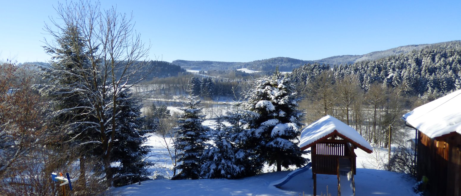 panoramabilder-winterurlaub-ausflick-ferienwohnung-talblick-bayerischer-wald
